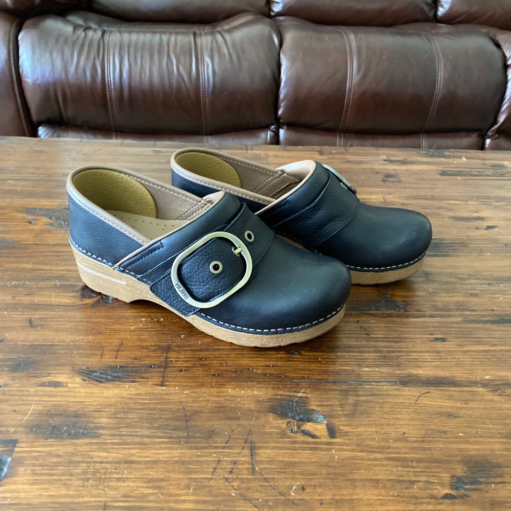 Dansko Pearson Black Leather Buckle Clogs Size 39 US Size 8.5-9
